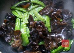 荷兰豆炒黑木耳的做法图解6
