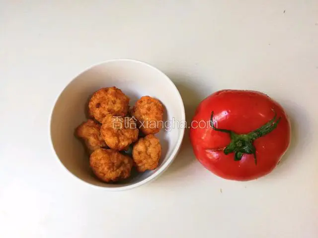 准备好番茄肉圆