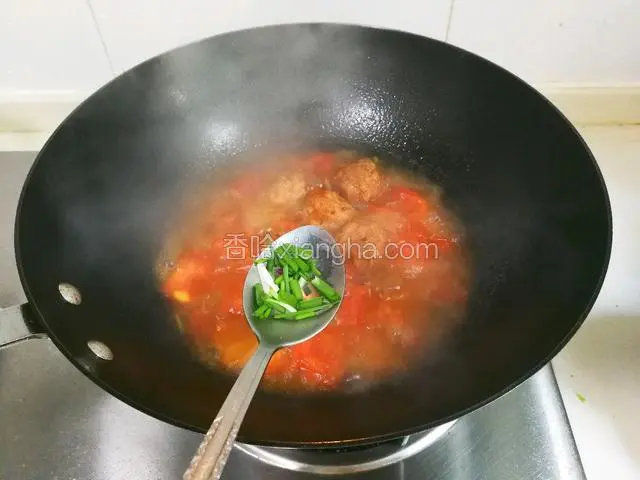 撒入葱花