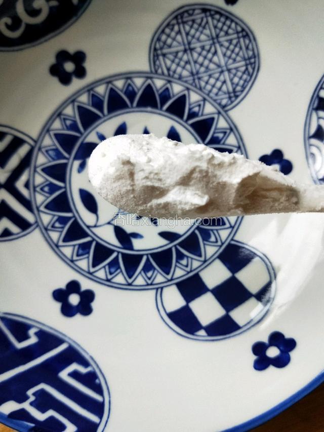 准备玉米定粉，放大碗里