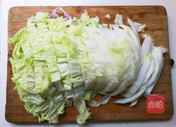 白菜烧丸子的做法图解1
