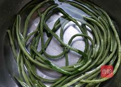 豇豆角炒肉的做法图解1