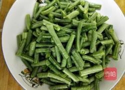 豇豆角炒肉的做法图解2