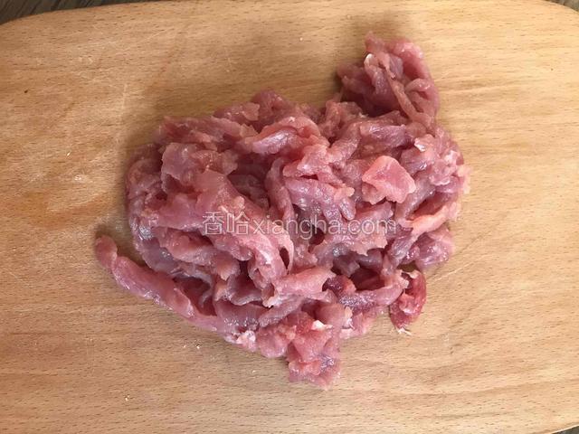 瘦肉洗净切丝