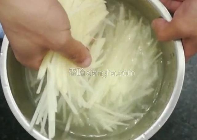 放凉水里过凉