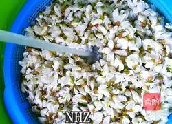 蒸槐花的做法图解1