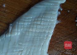 西芹溜鱿鱼肉片的做法图解3