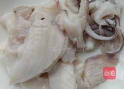 西芹溜鱿鱼肉片的做法图解4