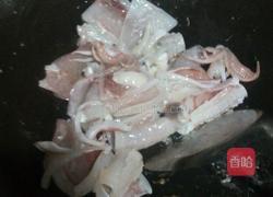 青椒炒鱿鱼的做法图解3