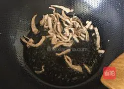 Illustration of how to make braised noodles with lean meat and beans 5