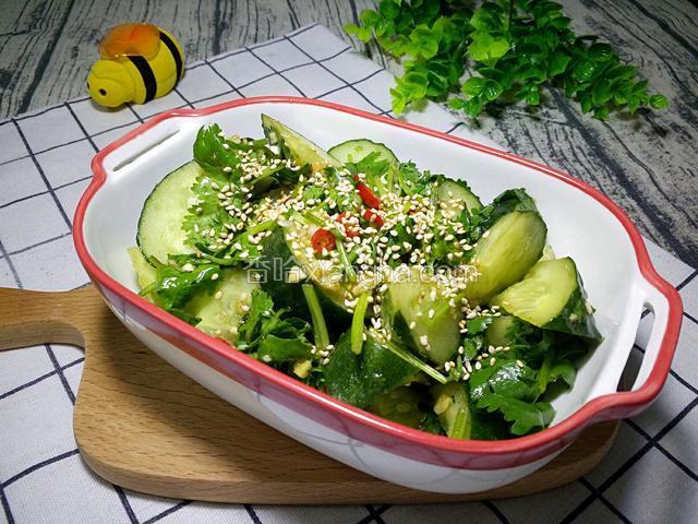来一张美味的凉拌黄瓜图。