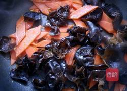 胡萝卜炒木耳的做法图解9