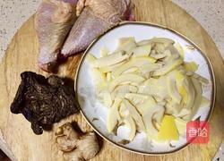 黑熊掌菌鲜笋土鸡汤的做法图解1