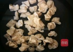 尖椒熘肥肠的做法图解3