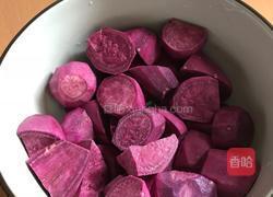 紫薯银耳莲子羹的做法图解2