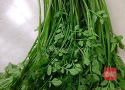 素炒水芹菜的做法图解1