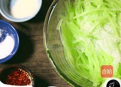 春季清热解毒开胃凉菜凉拌青笋丝的做法图解6