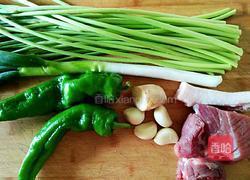 蒜苔炒肉的做法图解1