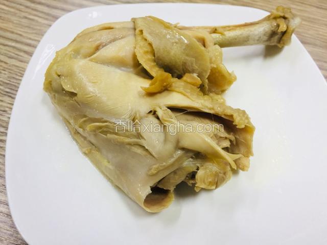 不用煮很久，一个小时就够了，鸡肉刚刚好，特别入味