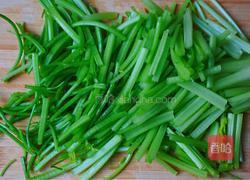 熏干炒香芹的做法圖解1