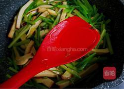 熏干炒香芹的做法图解10
