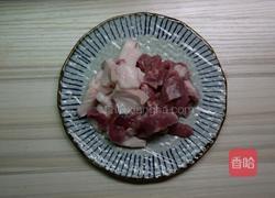 洋葱炒肉的做法图解1