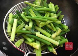 蒜苔炒腊肉的做法图解6