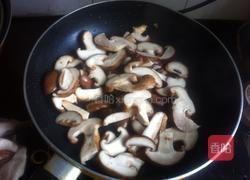香菇炒腐竹的做法图解3