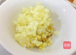 腐竹鸡腿煲的做法图解3