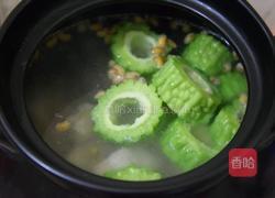 黄豆苦瓜骨头汤的做法图解6