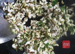 槐花炒鸡蛋的做法图解3