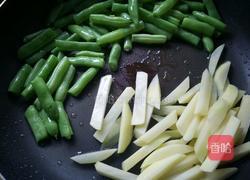 四季豆炒土豆的做法图解5