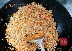 香菇胡萝卜猪肉蒸饺的做法图解2