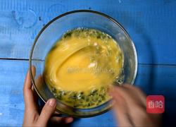 鲫鱼煎蛋的做法图解2