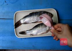 鲫鱼煎蛋的做法图解3