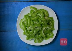 苦瓜炒肉的做法图解2