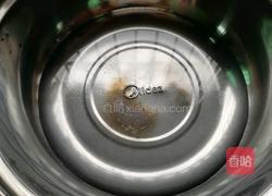 红枣牛奶炖桃胶的做法图解4