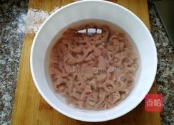 红罗卜洋葱炒猪腰的做法图解3