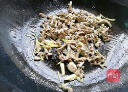 红罗卜洋葱炒猪腰的做法图解10