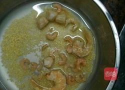 自制小米瘦肉鸡蛋蒸面的做法图解1