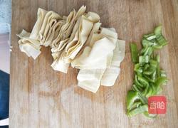 尖椒干豆腐的做法图解1