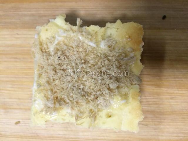 再撒上自制肉松