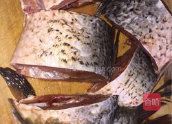 家常炖鱼的做法图解1