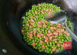 火腿肠炒豌豆的做法图解8