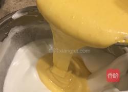 抹茶拉花戚风蛋糕的做法图解8