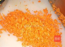 玉米胡萝卜猪肉饺子的做法图解7
