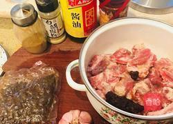 蒜蓉豆豉排骨的做法图解1