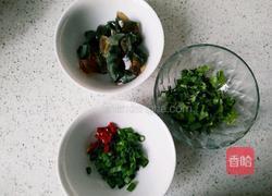 皮蛋砸嫩豆腐的做法图解1