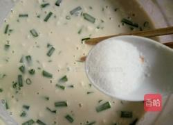 香葱鸡蛋饼的做法图解3