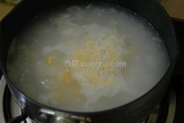 加入洗净的海米拌匀